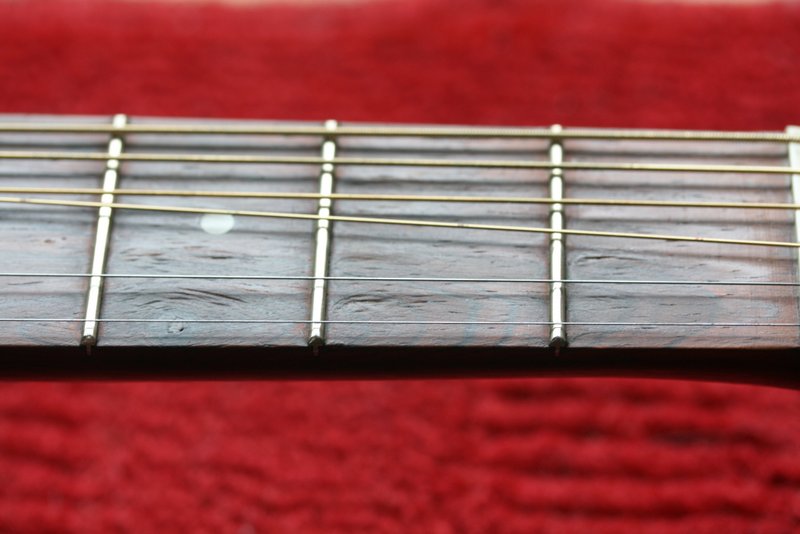 1963 Guild M-20 Fretboard at nut - treble side, B string moved