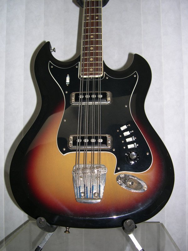 1967 Hagstrom 8-String Bass - Body
