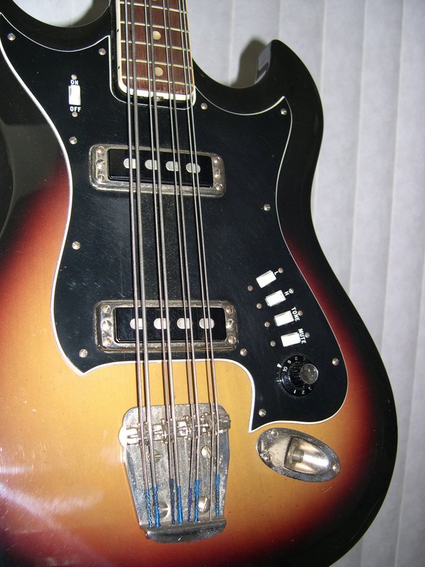 1967 Hagstrom 8-String Bass - Body Closeup